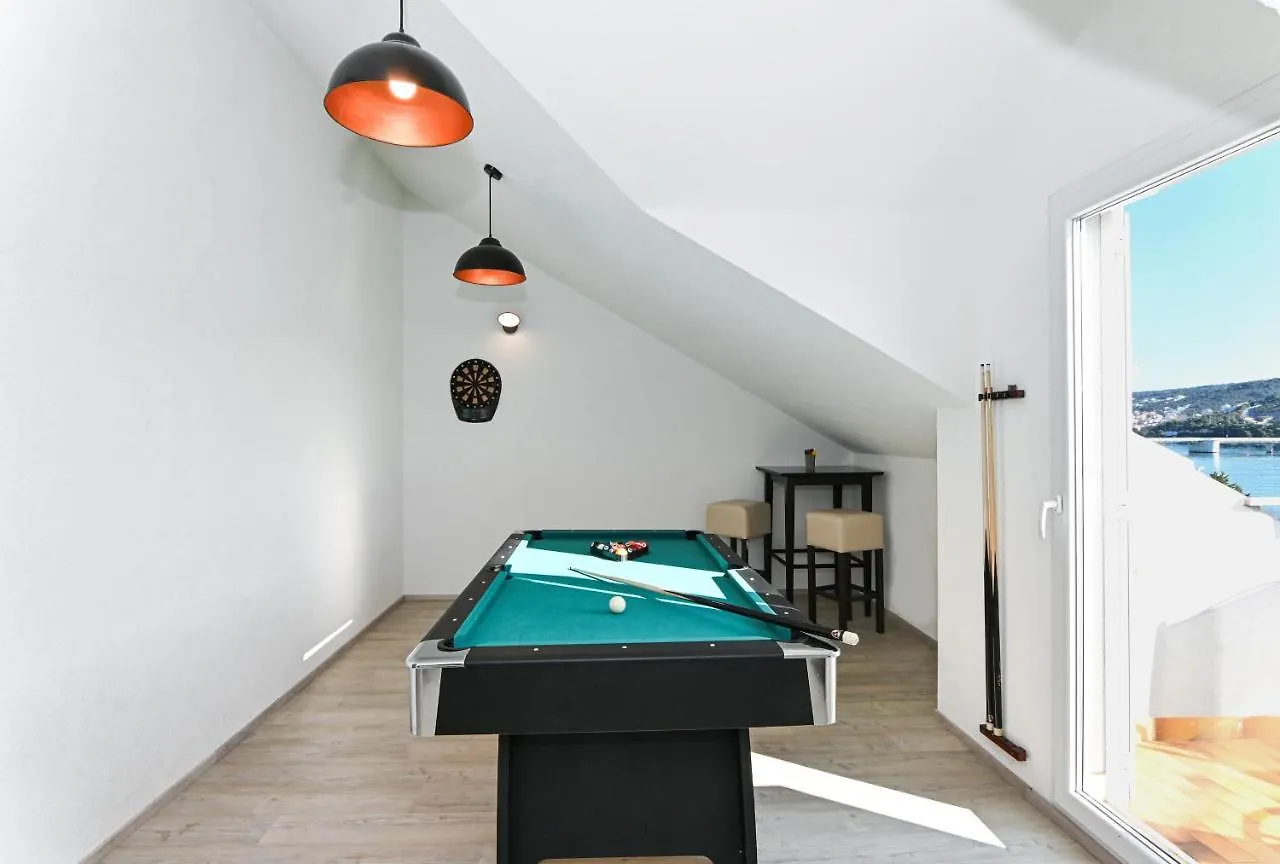 Вилла Holiday House Vukman Трогир