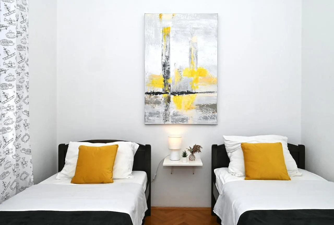 Holiday House Vukman Трогир Вилла